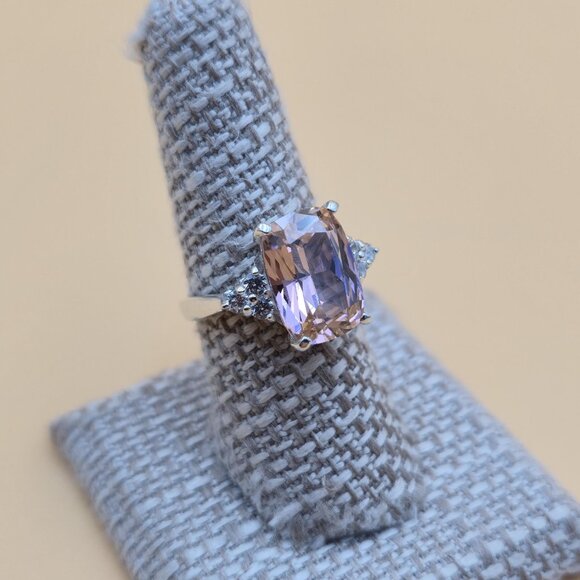 Size 8 Sterling Silver Brilliant Pink Cubic Zirconia Gem Band Ring A5333 - Picture 3 of 9